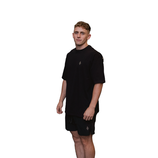 Man wearing relaxed tee unisex black