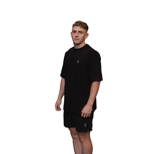 Man wearing relaxed tee unisex black